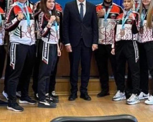Министърът на спорта се срещна с българския национален отбор по таекуонн- до