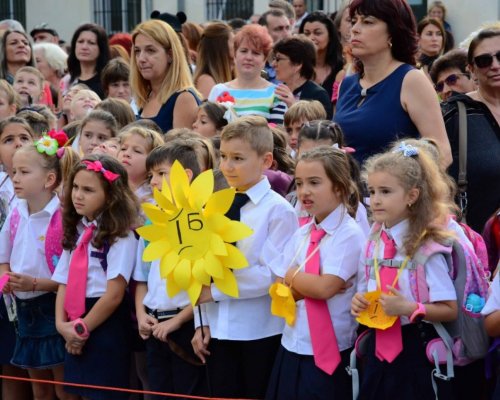 Звънчето бие: 2733 първокласници ще прекрачат прага на училищата в област Благоевград