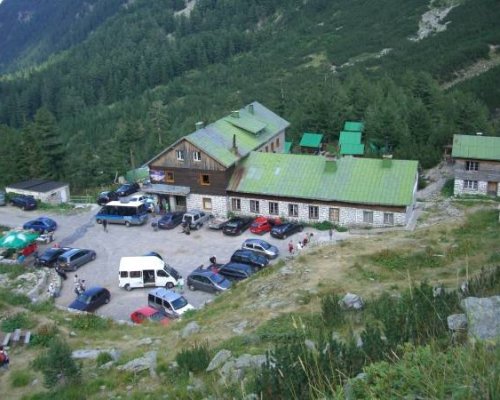 Временно се забранява движението и паркирането на автомобили до хижа Вихрен