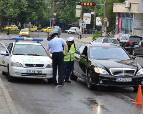 Спецпроверки за пешеходни пътеки, необезопасени училища, алкохол и цигари на ученици в Пиринско
