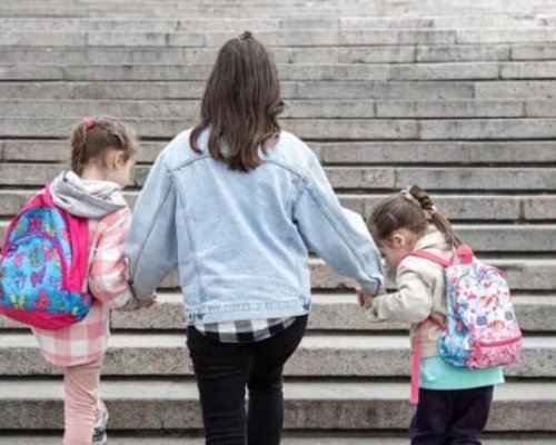 Имат ли право училищата, учебните центрове и школите да събират лични данни на децата?
