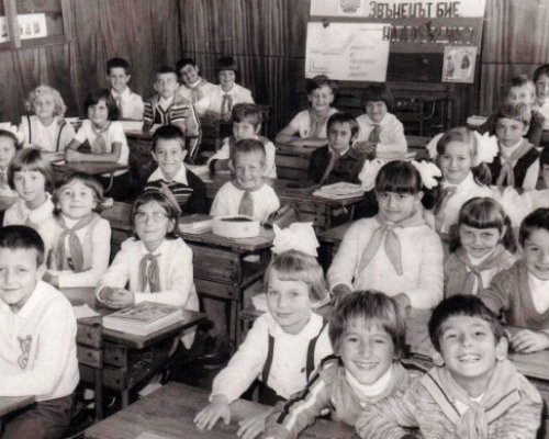 Защо и от кога първият звънец бие на 15 септември?