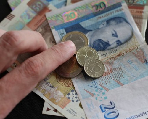 Минималната заплата расте със 100 лв. за година