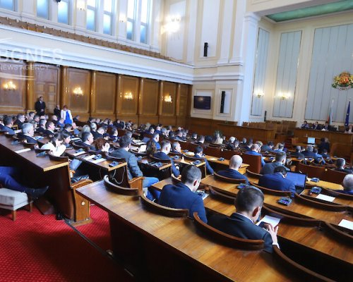 Парламентът се събира на извънредно заседание