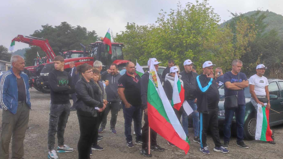 Протестиращи земеделци за кратко блокираха Е-79, няма тапи