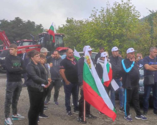 Протестиращи земеделци за кратко блокираха Е-79, няма тапи