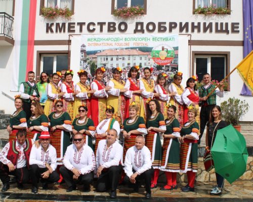 Фолклорен фестивал Шарена стомна събра хиляди в Добринище