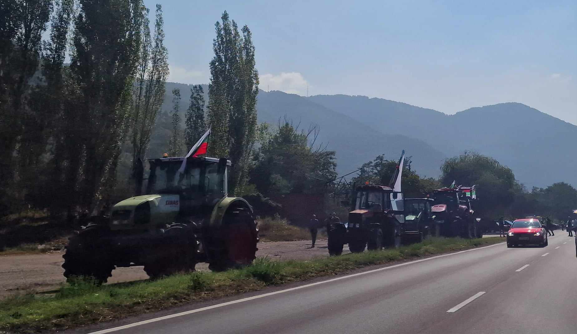 Около 600 трактора идват на входа на София, ултиматум към властта