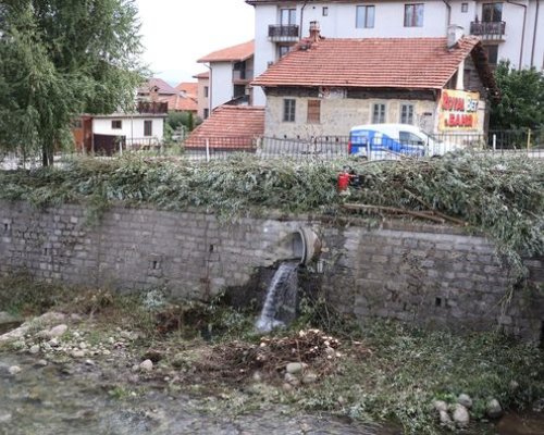 Почистване на речното корито на Глазне