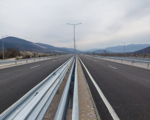 Автобус с 35 души се преобърна в Черна гора, най-малко трима са загинали