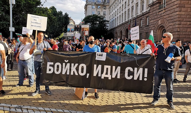 Илко Стоянов протестираше срещу Борисов: Кюлчета, шкафчета, оставка и мутри вън