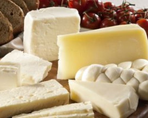 Изследване: Млечни продукти, обявени за овчи и биволски, съдържат над 50 краве мляко