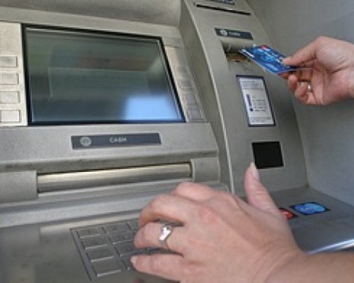 Внимание: Банките блокират сметките ни и оставаме без пари, ако не направим това!
