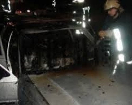 Огнен ад посред нощ! Запалиха 2 коли на общински служител в Банско