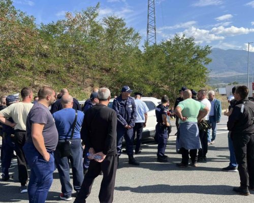 Напрежение на АМ Струма: Румънски шофьор опита да пробие веригата от протестиращи