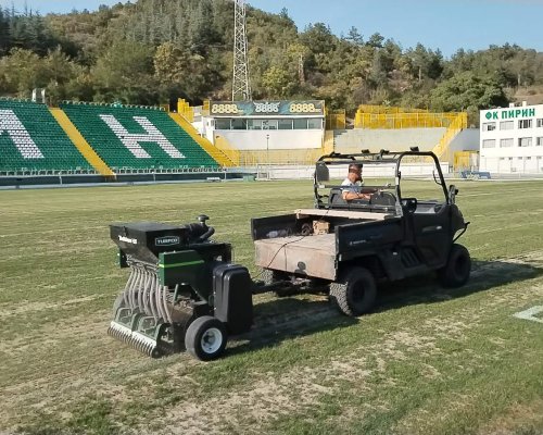 Започна подмяна на тревата на стадион Христо Ботев