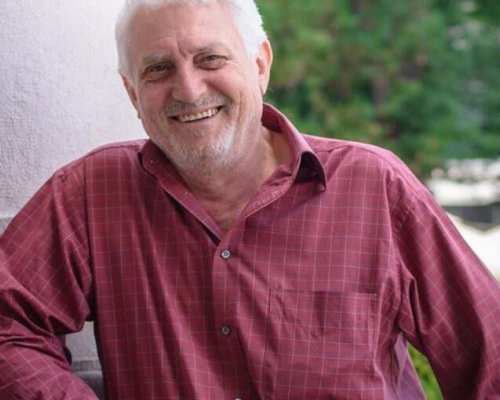Актьорът Любомир Петкашев свари 26 литра ракия на казана в родното си село Падеш и се похвали: Качеството е много добро-57 градуса