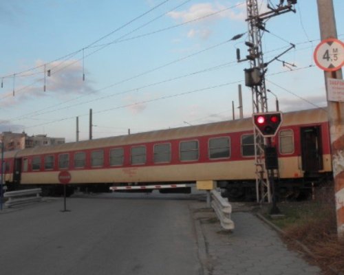 Влак блъсна и уби 14-годишно момиче край Пловдив