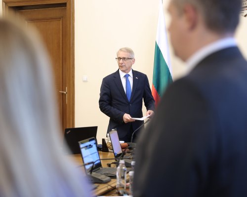 933 лв.става минималната заплата от 1 януари 2024 година