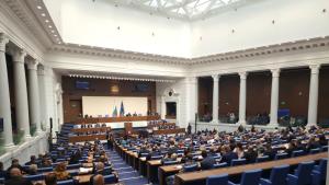 Депутатите прекъсват ваканцията си ударно заради вота на недоверие и председателски съвет