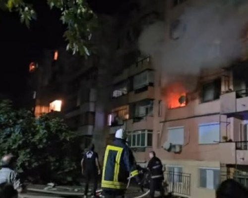 Голям пожар в жилищна сграда в Петрич