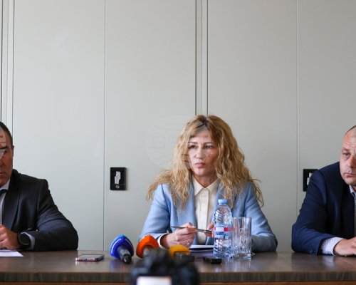 Прокуратурата в Благоевград задържа и привлече в качеството на обвиняеми трима души за разпространение и държане на голямо количество марихуана