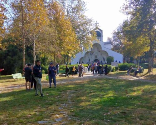 Стотици миряни избраха храма на Ванга, за да почетат Петковден