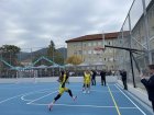 Откриха модерна спортна площадка в двора на ПМГЯне Сандански в Гоце Делчев
