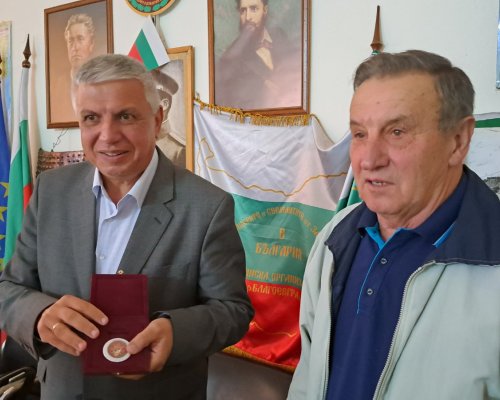 НИКОЛАЙ ШУШКОВ БЕ УДОСТОЕН С ПОЧЕТНИЯ ЗНАК НА БЛАГОЕВГРАДСКАТА ОРГАНИЗАЦИЯ НА СЪЮЗА НА ОФИЦЕРИТЕ И СЕРЖАНТИТЕ ОТ ЗАПАСА И РЕЗЕРВА