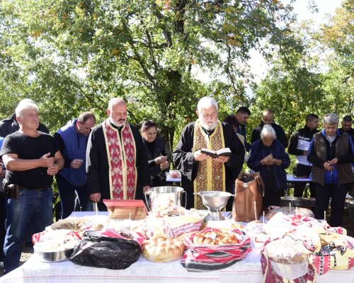 Над 300 човека жители и гости на село Крупник почетоха храмовия празник св. Иван Рилски