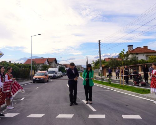 Откриха  обновената улица  Десета” в село Баня
