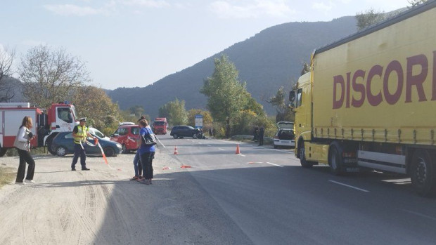 Починала е и втората жена от тежката катастрофа на Главен път Е79 край Симитли Починала е и втората жена от тежката катастрофа на Главен път Е79 край Симитли