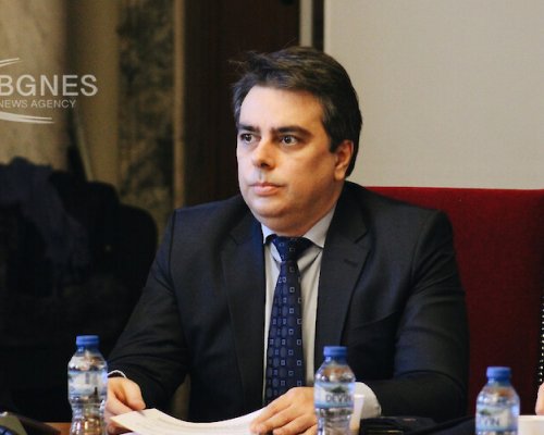 Асен Василев не е успял да гласува, бил заличен от избирателния списък