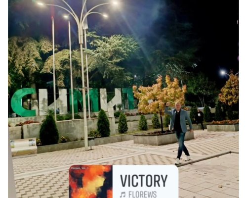 В Симитли празнуват победата на Апостол Апостолов със заря, площада скандира -Поли, Поли!