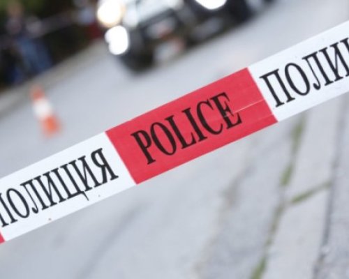 Зверство: Откриха мъртъв гол възрастен мъж, увит в одеяло