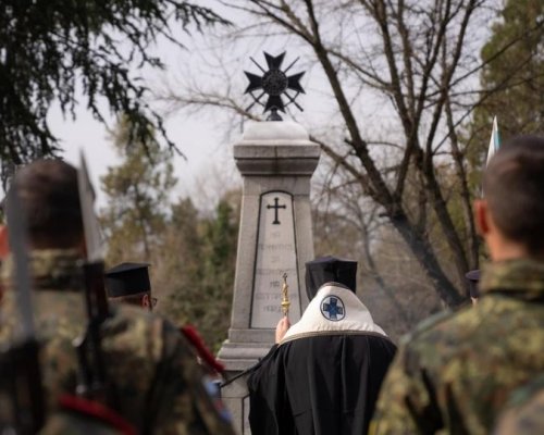 Благоевград почита паметта на загиналите за освобождението на България с панихида, военен ритуал и полагане на цветя