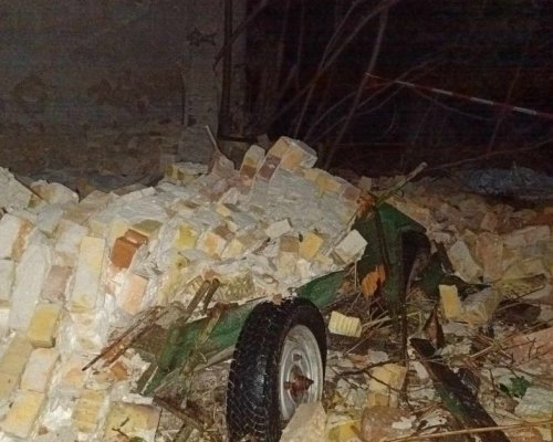 Рухнала стена уби мъж, друг беше покосен от ток