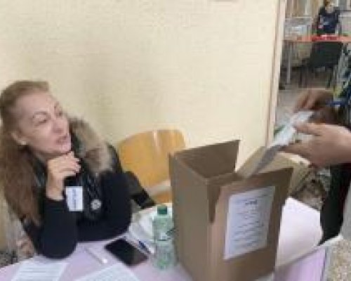 Пет машини излязоха от строя в Благоевград, активността е два пъти по-ниска от първия тур