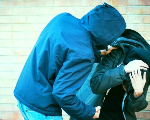 Момче е в болница след бой на улицата в Кресна