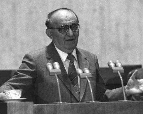 На този ден, 10 ноември 1989: Преврат в БКП сваля Тодор Живков от власт