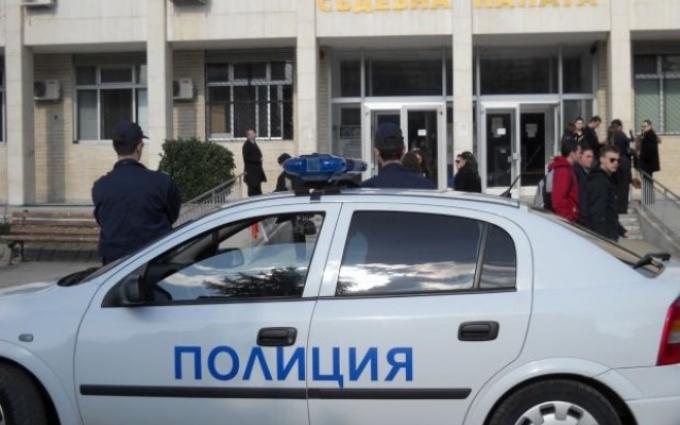 Предадоха на съд стрелеца опитал да убие млада жена в Благоевград