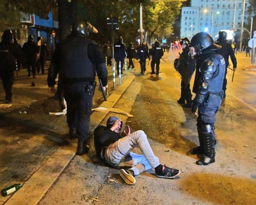 Пострадали фенове и полицаи на протеста срещу БФС и Боби Михайлов