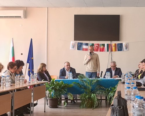 Среща на Байкушев с представители на образованието и бизнеса заради новия план прием на ученици за периода 2024-25 година
