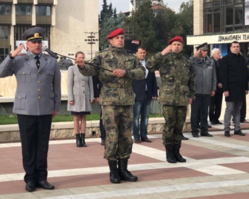 Награждават над 100 военнослужещи от Благоевград