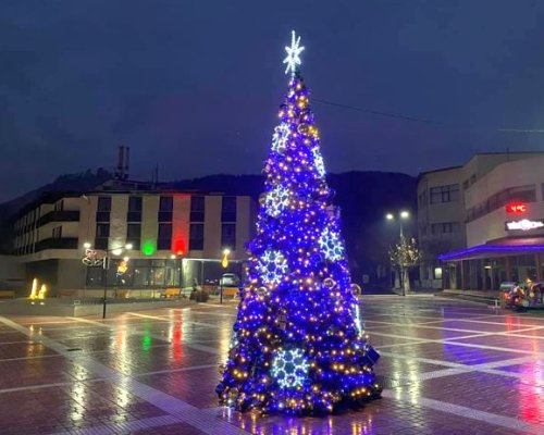 Коледно-новогодишните празници в Белица с богата програма и цветна украса