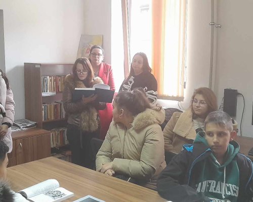 Ученици от Белица посетиха беседа на тема Неофит Рилски