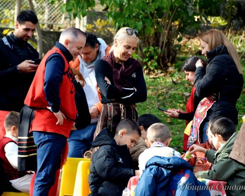 Децата от ДГ Дора Габе- Сандански представиха спектакъл по проект С Пирина в сърцето