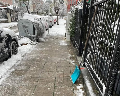 Кметът на Благоевград М. Байкушев даде пример: Да си почистим от снега пред вкъщи