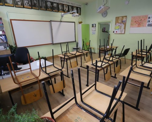 55 училища в страната остават затворени след снежната буря