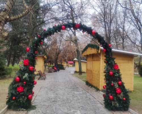 Само с 3 работещи къщички откриват Коледното градче в Благоевград